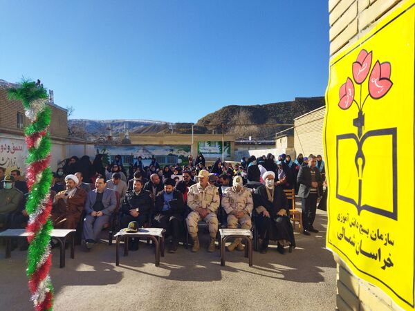 نواختن زنگ انقلاب به‌مناسبت دهه فجر در راز و جرگلان