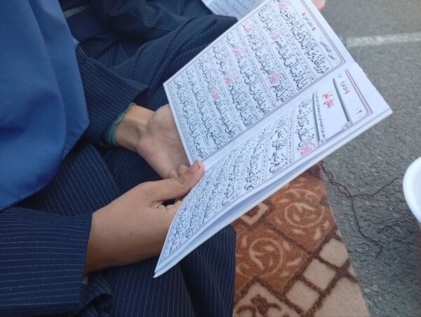 طنین همدلی در دهه فاطمیه، توزیع آش نذری در میان دانش‌آموزان دبیرستان دکتر جواد حداد ۲