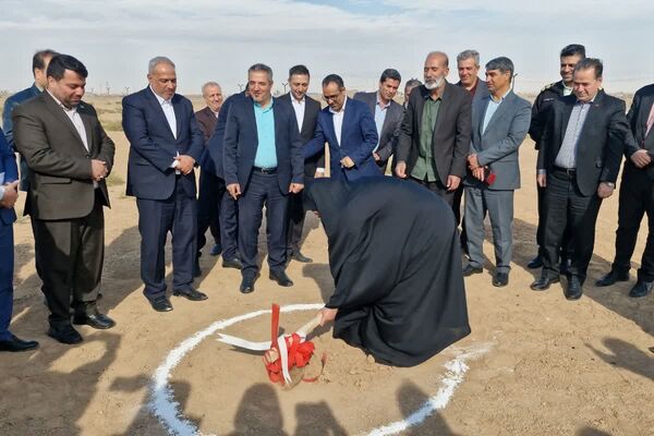 آیین کلنگ‌زنی هنرستان خیرساز هیأت امنایی در قرچک