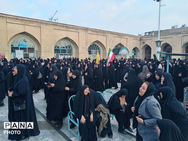 مردم ولایت مدار نیشابور در سوگ رهبر آزاده شهیدشان در مسجد جامع