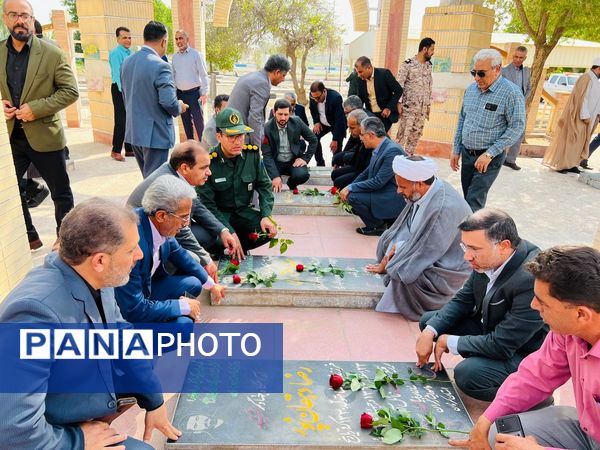 گلزار شهداء ؛ میزبان مسئولان شهرستان عنبرآباد همزمان با آغاز هفته دفاع مقدس