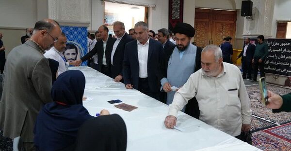 حضور پرشور مردم محمدشهرکرج‌ پای صندوق رای 