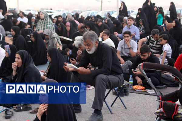 زمزمه عاشقانه دعای عرفه در یادمان 14 شهید گمنام کوه خضر نبی(ع)