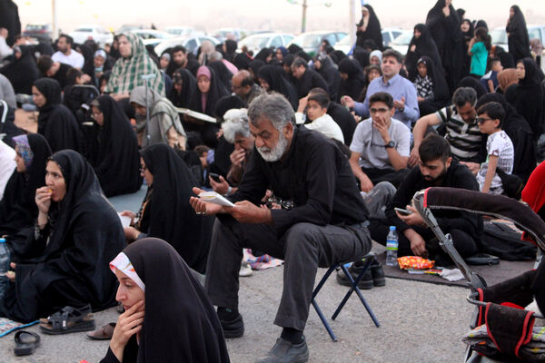 زمزمه عاشقانه دعای عرفه در یادمان 14 شهید گمنام کوه خضر نبی(ع)