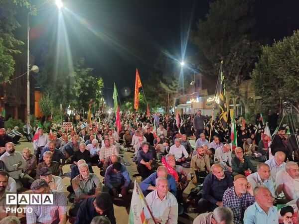 شبِ اشک و عرفان در حسینیه امام خمینی