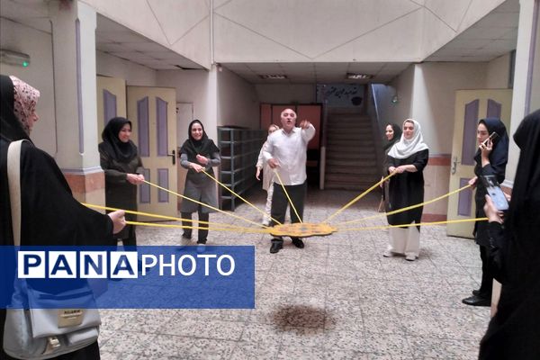 برگزاری دوره‌های توانمند سازی در دبستان ۱۸ دی ناحیه دو شهرری با حضور مدرس سازمان دانش‌آموزی 