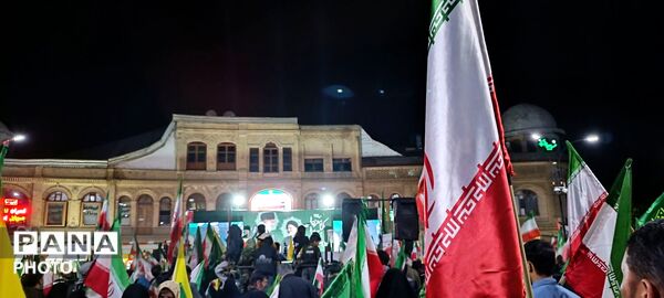 مردم یکن‌آباد در میدان امام، پیمانِ دوباره با شهدا بستند