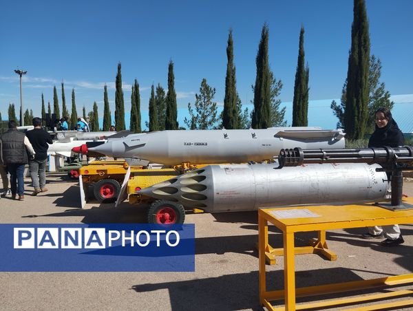 بازدید دانش‌آموزان از نمایشگاه اقتدار شیراز