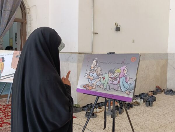 برپایی میز خدمات در مصلی نماز جمعه توسط نیروی انتظامی شهرستان خلیل اباد 