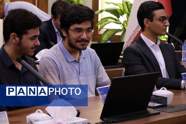 تجلیل از دانش آموزان افتخارآفرین خراسان رضوی در کنکور سراسری و مدال آور در المپیادهای علمی جهانی