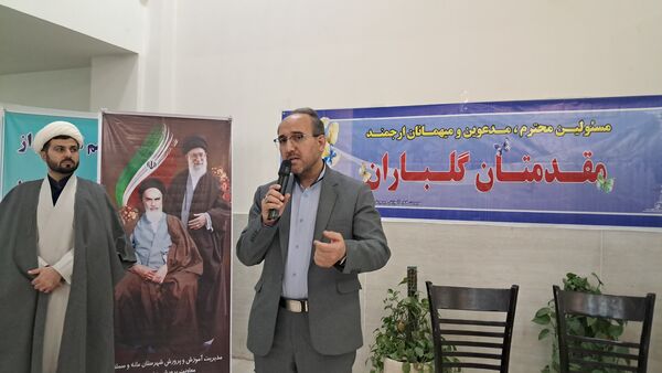 تجلیل از مربیان و معلمان پرورشی و خانواده شهدا در آشخانه
