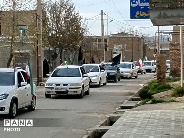 رژه‌ خودرویی در روستای دهنوِ آورزمان