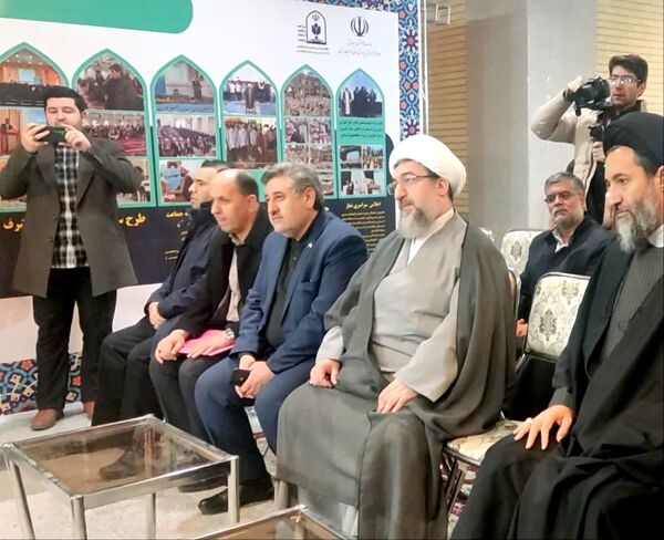 بازدید نماینده ولی فقیه در استان آذربایجان شرقی از نمایشگاه قرآن و عترت