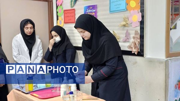 بازدید مسئول پژوهش‌سرای دکتر حسابی از دستاوردهای دانش‌آموزان مدرسه شاهد شهید نوری