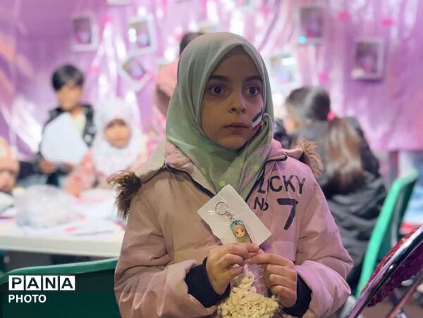تجلیل از دخترانِ شهدا و یادآوری فداکاری دختران میناب در شب‌های لاله نظرآباد
