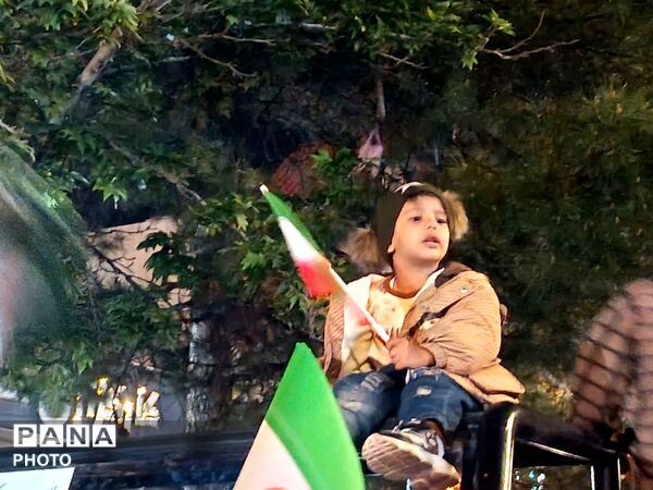 پنجاه و دو شب  در میدان پای کار ایران