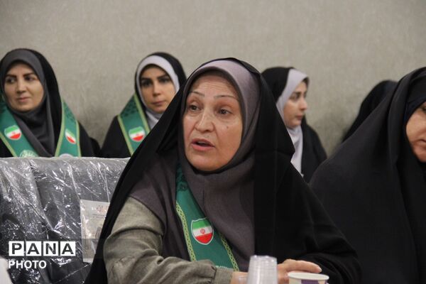 نشست صمیمی نایب رئیس مجلس شورای اسلامی با مربیان پیشتاز و خبرنگاران پانا همدان