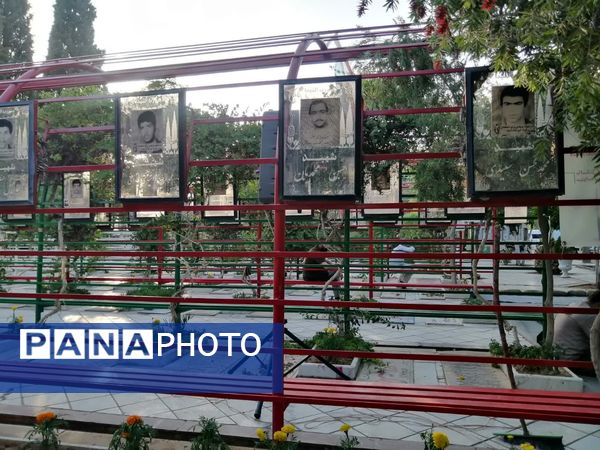  بزرگداشت شهدای ۱۵خرداد در گلزار شهدای شیراز