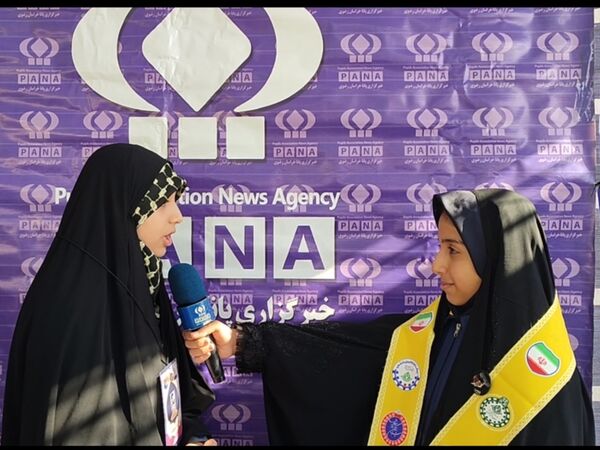 دانش آموزان شاهد تکتم ناحیه۳ ،پرچمداران راهپیمایی ۱۳ آبان