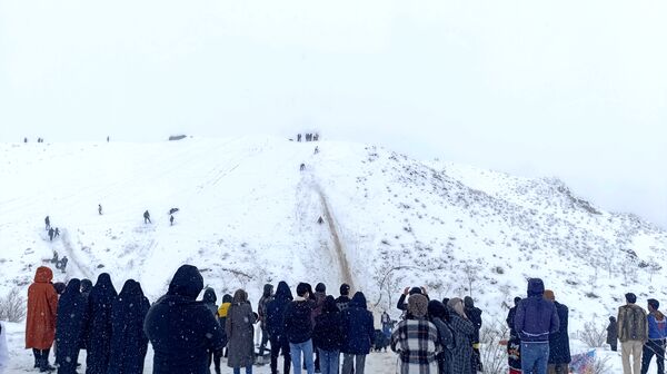  برف بازی مردم نیشابور در روستای برف ریز 