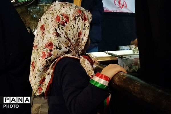 جلوه ای از حضور کودکان در دل میدان