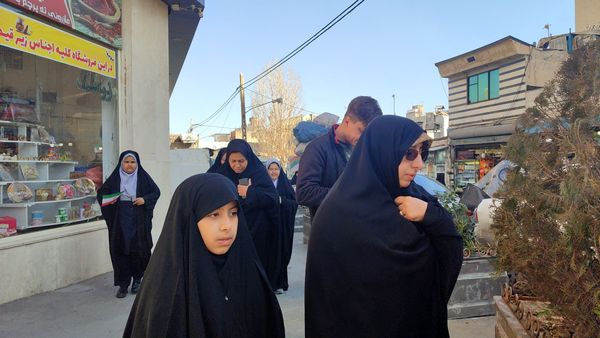 همایش پیاده‌روی مادر دختری به‌مناسبت اعیاد شعبانیه و دهه فجر 