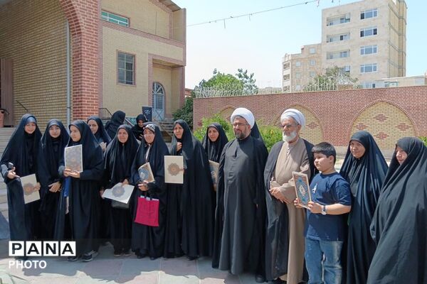 تقدیر از خادمین و فعالان ستاد نماز جمعه صباشهر به مناسبت سالروز اقامه اولین نماز جمعه