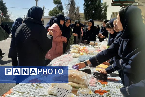 برگزاری بازارچه  کسب و کار دانش‌آموزی در آموزشگاه پویش ناحیه ۳شیراز 