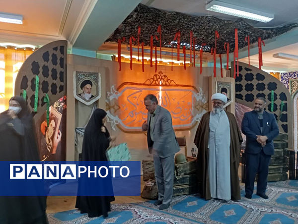 جلوه‌هایی از انس و ارادت دختران دانش‌آموز مدرسه انقلاب اسلامی۲ قم به شهیدان