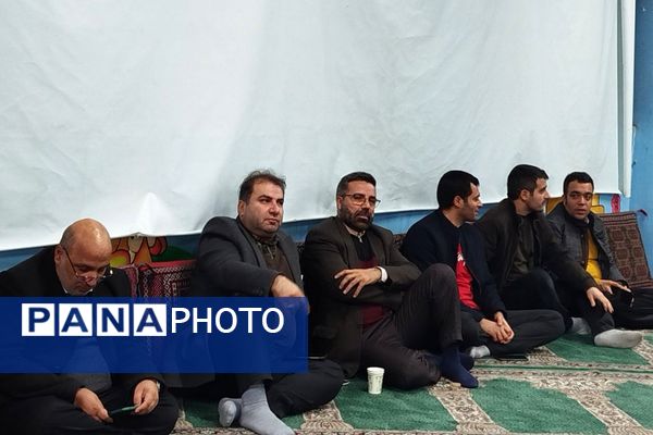 گردهمایی انجمن شعر و ادب فرهنگیان در دبستان طالقانی ناحیه دو شهرری 