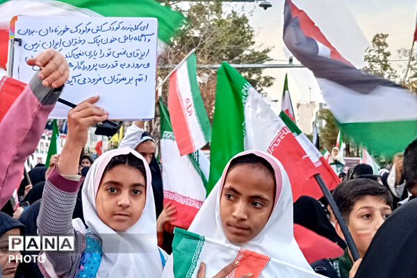 اجتماع فرهنگیان و دانش آموزان کرمانی مقابل کمیساریای سازمان ملل در کرمان