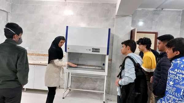 کارگاه آشنایی با تجهیزات آزمایشگاه کشت سلول و تکنیک‌های آسپتیک