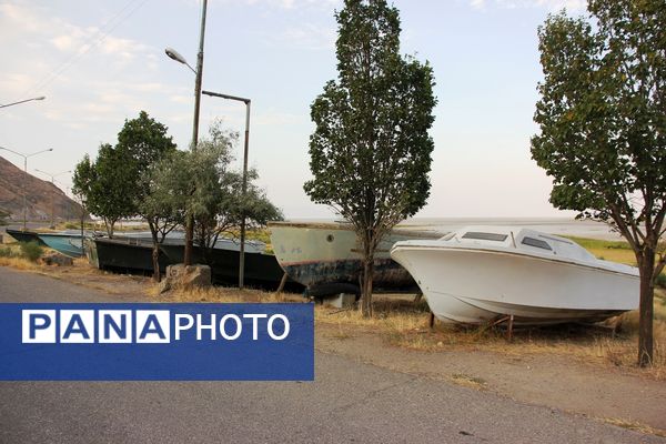 قایق‌های به گل نشسته دریاچه ارومیه