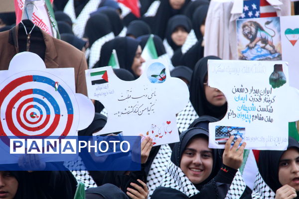 راهپیمایی ۱۳ آبان روز غلبه بر استکبار جهانی دانش‌آموزان شهر یزد