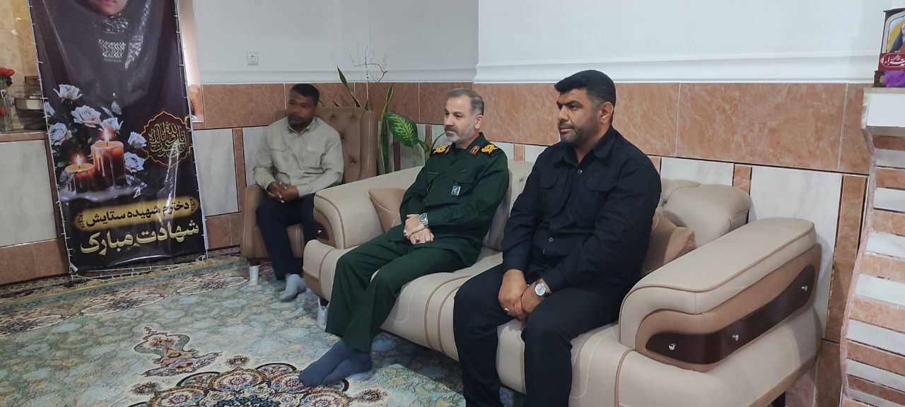 دیدار رئیس سازمان بسیج دانش‌آموزی با خانواده شهیده قرآنی «ستایش علی‌حسینی» در میناب