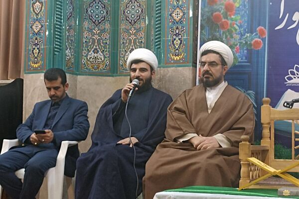 اهدای جوایز به دختران رتبه آور در رشته های قرآن و عترت و نماز شهرستان دماوند