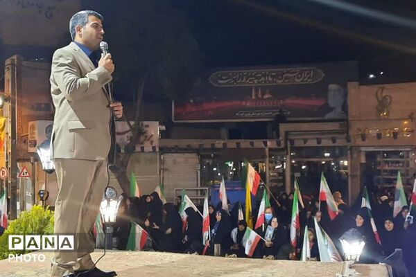اجتماع پرشور شبانه مردم انقلابی در شهرستان فیروزکوه پس از شهادت جانسوز امام امت