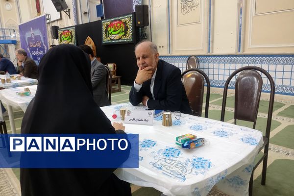 میز خدمت استاندار فارس ویژه جوانان و دانشجویان