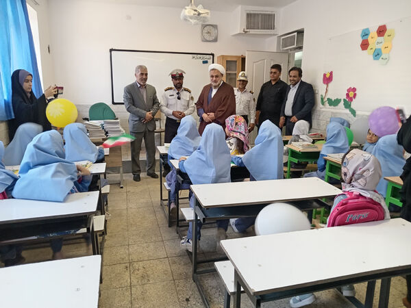 حضور مسئولان شهرستان جعفرآباد قم در دبستان حضرت زینب(س)