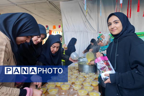 پخت شله زرد نذری در دبیرستان شاهد شهید قاسم سلیمانی