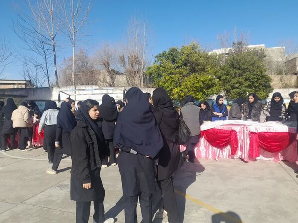 بازارچه دست‌سازهای دانش‌آموزی گلستان