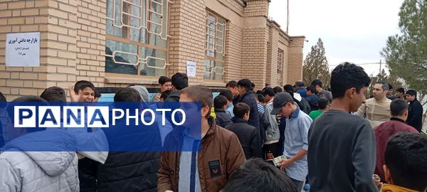 برگزاری بازار چه دانش‌آموزی دبیرستان پسرانه متوسطه اول آزادگان شهرستان کاشمر 