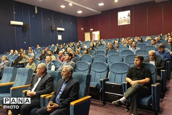 نشست مجمع عمومی انجمن اولیا و مربیان در دبیرستان نمونه دولتی ۹ دی