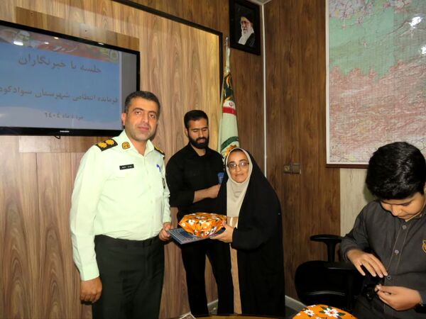 تقدیر از دانش‌آموز خبرنگاران پانا و باشگاه خبرنگاری پلیس در سوادکوه