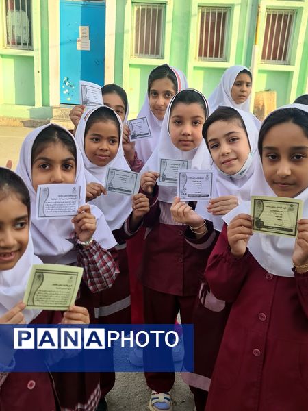 آیین افتتاحیه هفته «سفیران سلامت» در مدرسه شهید ابراهیم تنیده 