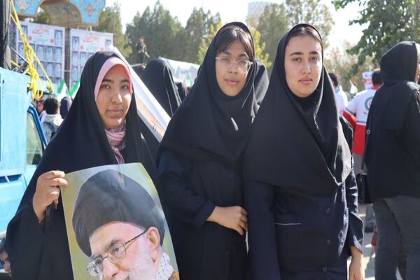 حضور پرشور دانش‌آموزان پاکدشتی در راهپیمایی روز ۱۳ آبان