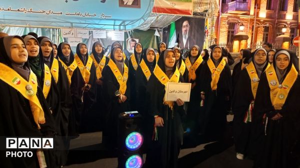 تجمعات شبانه میدان ساعت تبریز