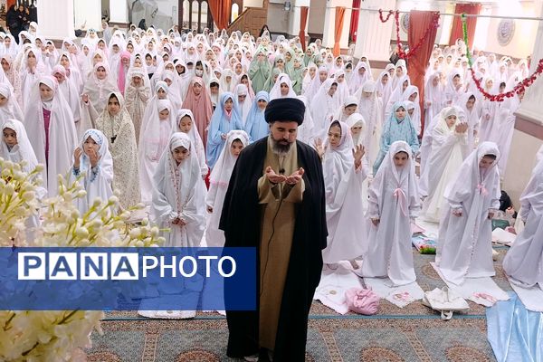 آیین جشن تکلیف دانش‌آموزان دختر شهرستان پردیس در فضایی معنوی و باشکوه