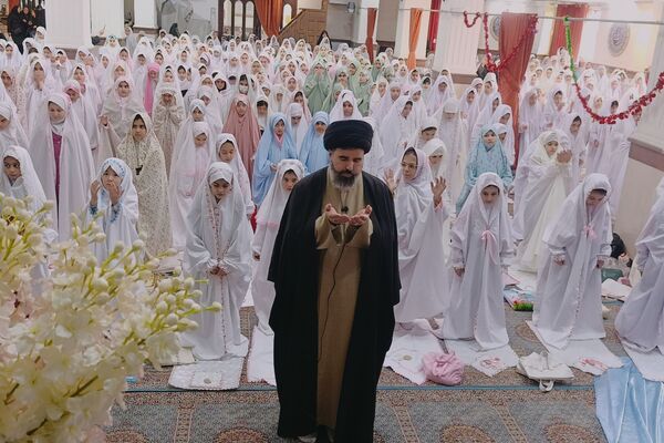 آیین جشن تکلیف دانش‌آموزان دختر شهرستان پردیس در فضایی معنوی و باشکوه
