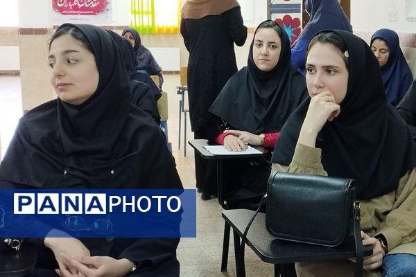 برگزاری مینی دوره هوش مصنوعی در دبیرستان حکمت بهارستان‌دو